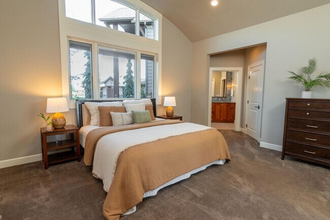 Building Photo - Stunning Tumalo Estate-6 Bed - 7.5 Bath ov...
