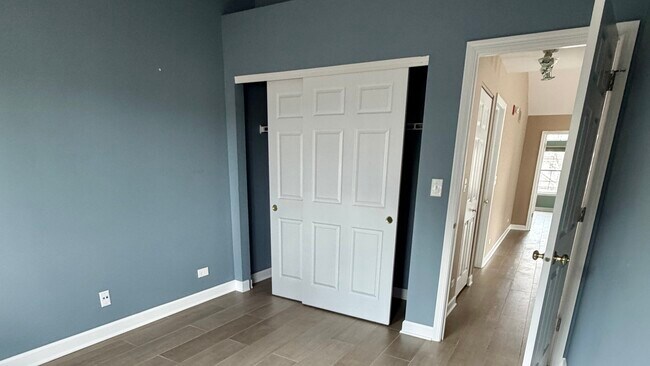 Building Photo - 3015 Kentshire Cir