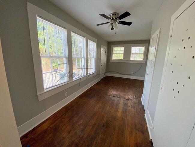 Building Photo - 2-Bedroom House with Bonus Space Near Downtown Lake Charles