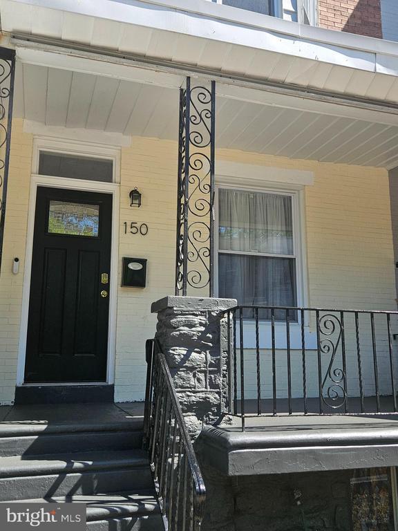 Building Photo - 150 E Pleasant St