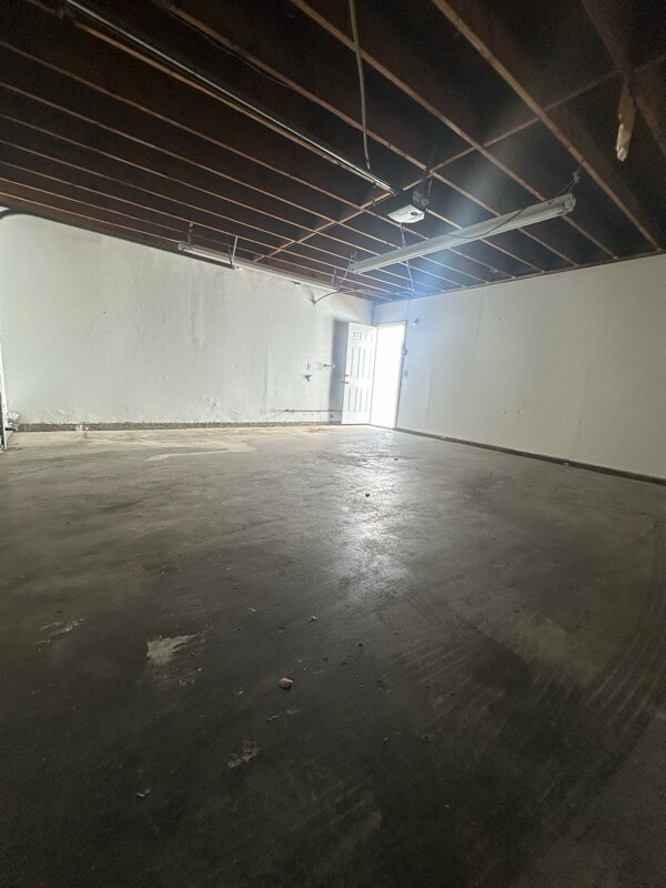 Building Photo - 347 N Eucalyptus Ave