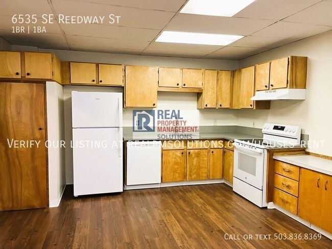 Building Photo - 6535 SE Reedway St