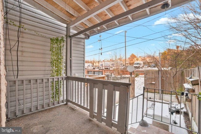 Building Photo - 3321 Elm Ave