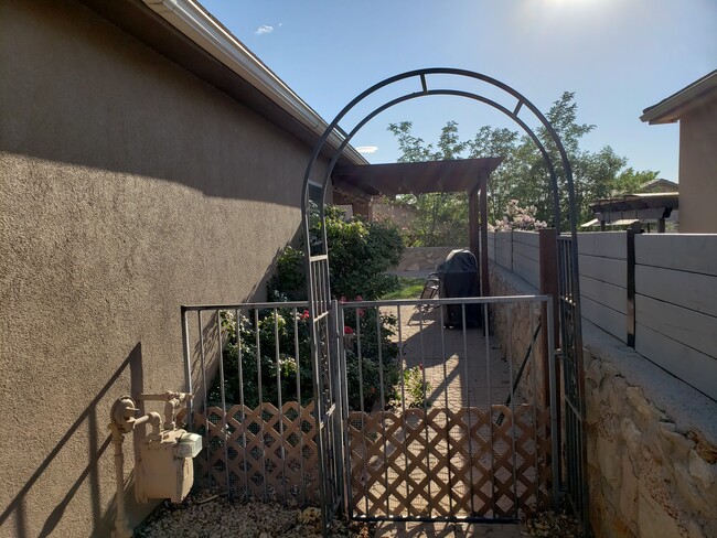 Building Photo - 2541 Prado Del Sol Ave