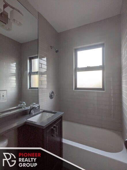 Building Photo - 908 W George St