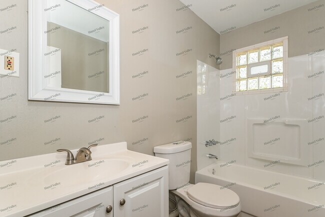 Building Photo - 1955 Hungerford Dr