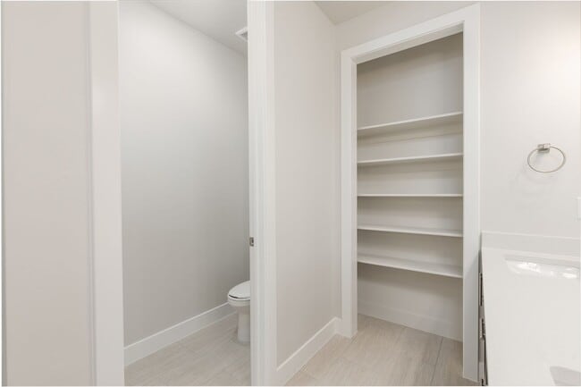 Building Photo - Pet Friendly! - Charming 3 Bedroom Townhome