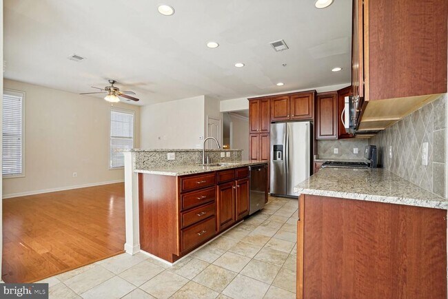 Building Photo - 43085 Thoroughfare Gap Terrace
