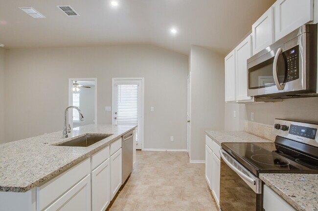 Building Photo - Beautiful 3/2/2 in Bell Farms