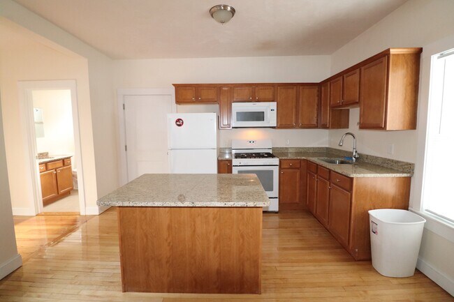 Building Photo - 66 Myrtle Ave