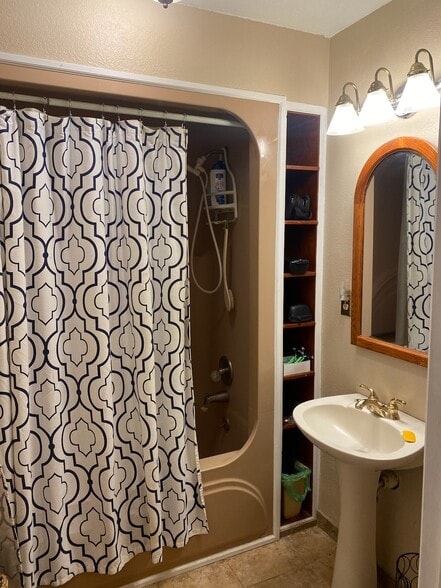 Building Photo - 230 Grant St