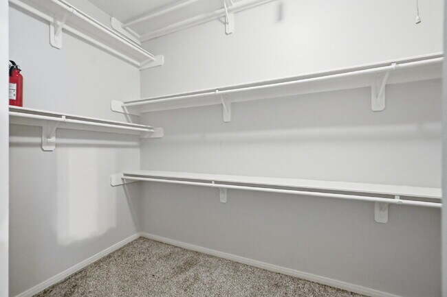 Building Photo - "Chic Urban Living: Spacious 2-Bed, 2-Bath Townhouse in Houston's Heart!"
