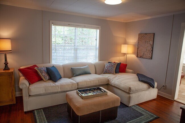 Building Photo - 419 43rd St