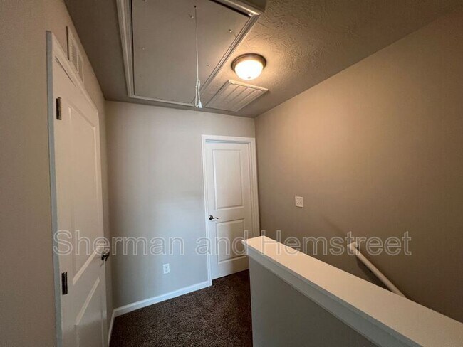 Building Photo - 660 Dobhill Ln