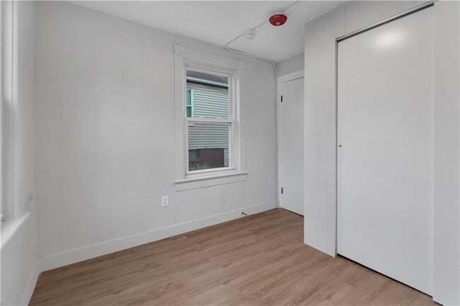 Building Photo - 415 Broad St