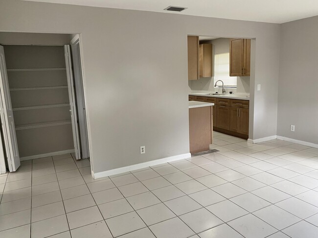 Building Photo - 4714 Summit Villas
