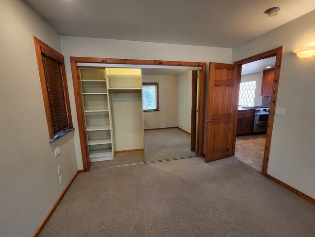 Building Photo - 252 - Yaho Duplex