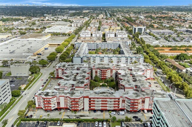 Building Photo - 1750 W 46th St