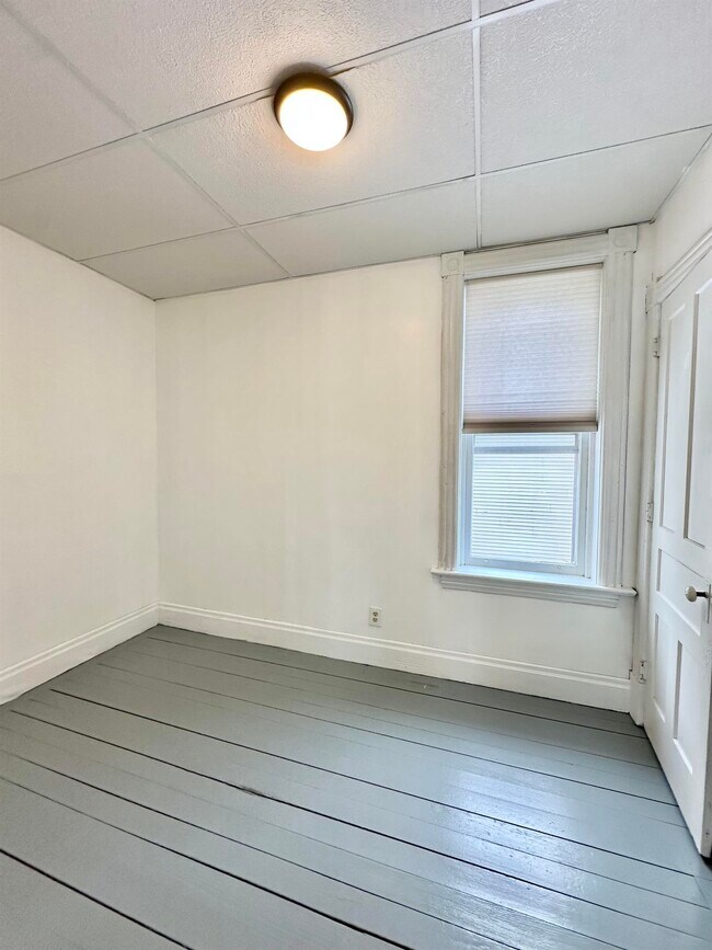 Building Photo - 270 8th St