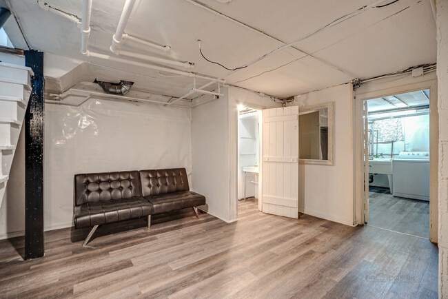 Building Photo - 662 Greenview Pl