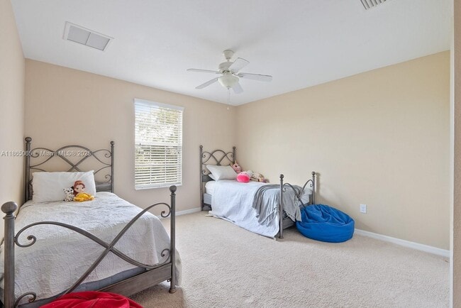 Building Photo - 2330 Heydon Cir E