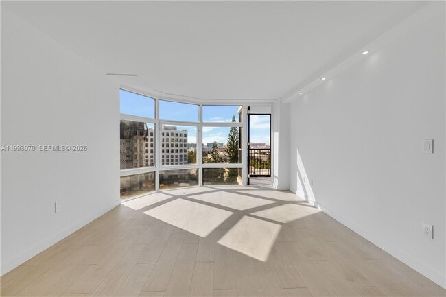 Building Photo - 20100 W Country Club Dr