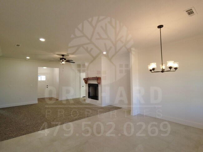 Building Photo - Siloam Springs- Single-Family Home- Beauti...