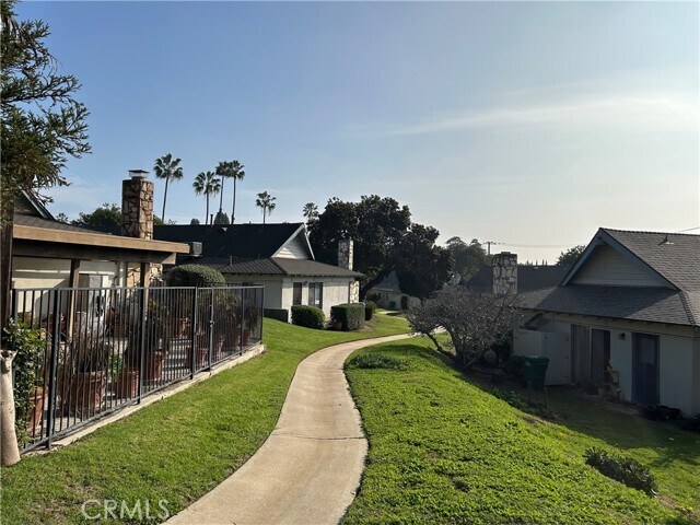 Building Photo - 3604 Country Club Dr