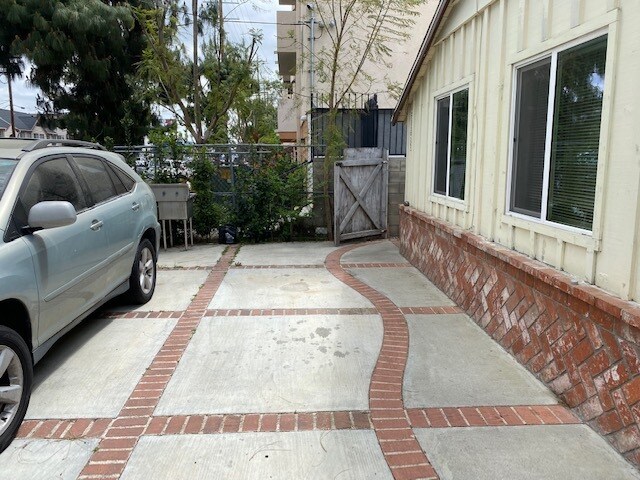 Building Photo - 21520 Saticoy St