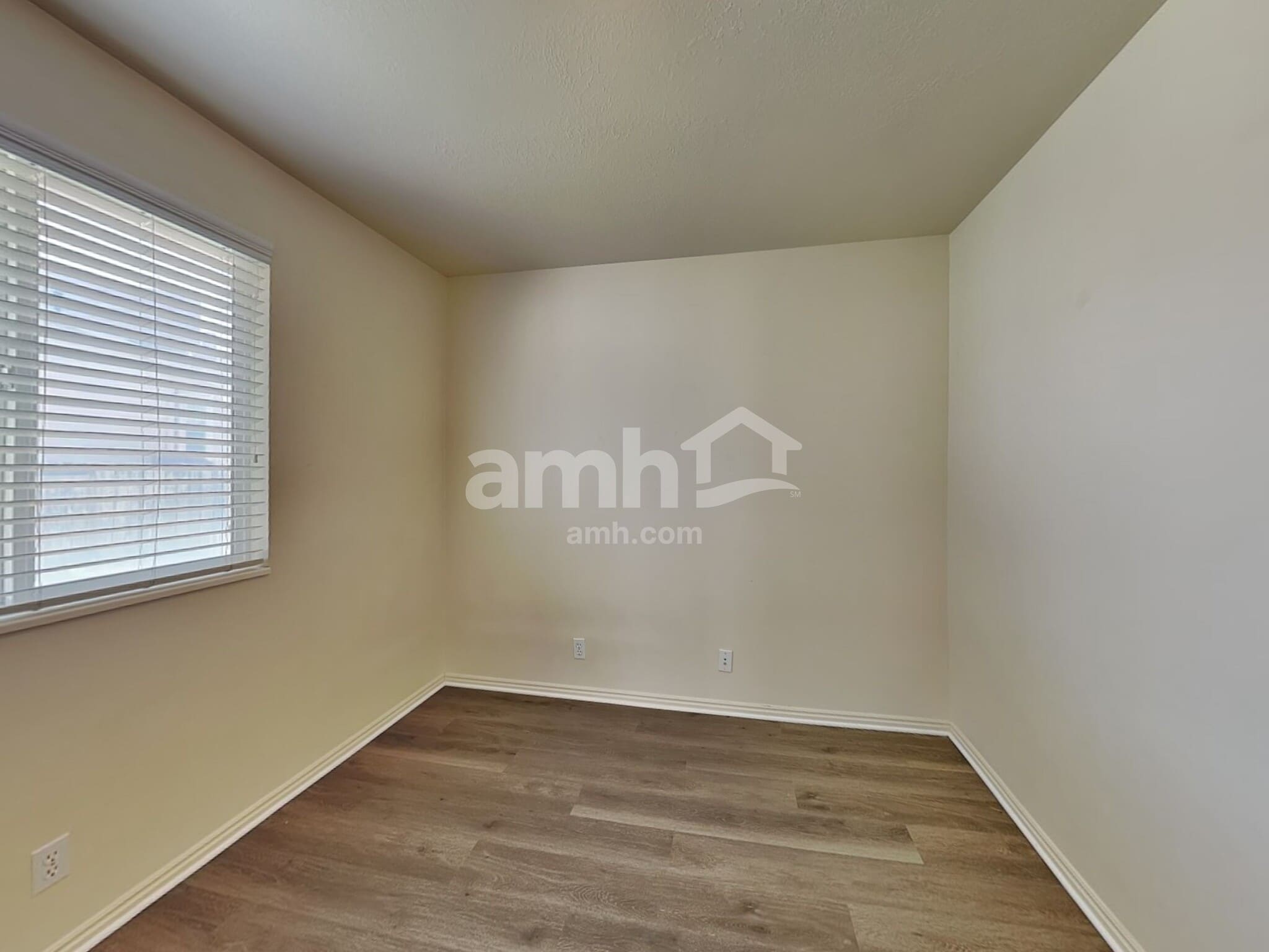 Building Photo - 68 E 350 S