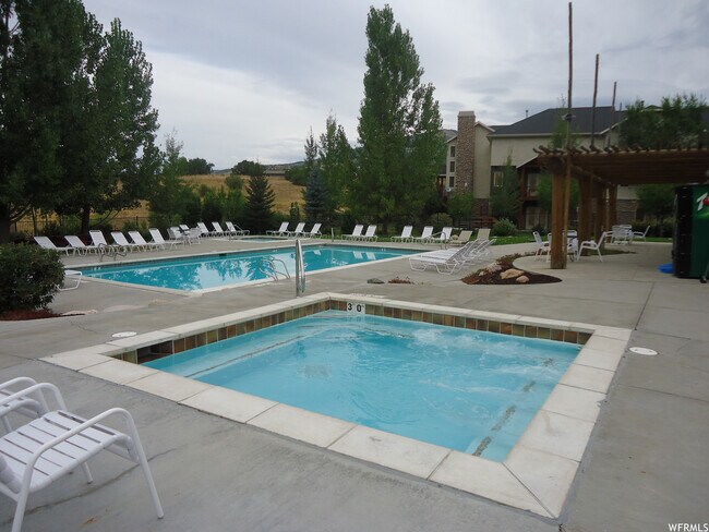 Building Photo - 3521 N Fox Run Dr