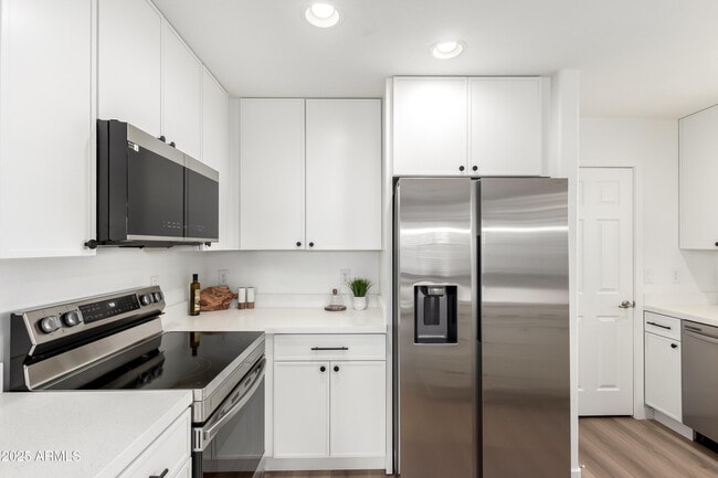 Building Photo - 479 E Dragon Springs Dr