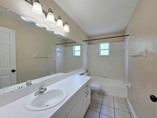 Building Photo - 696 Jessanda Cir
