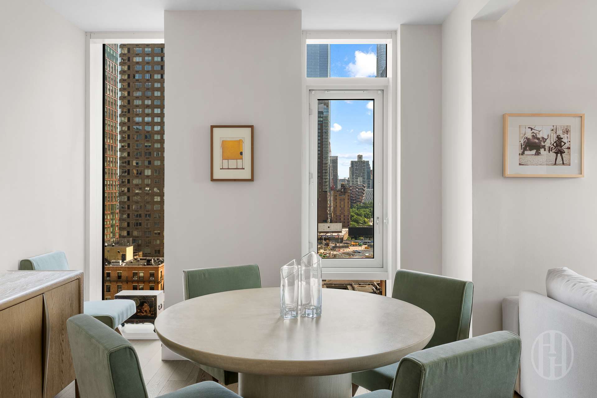 Building Photo - 505 W 43rd St