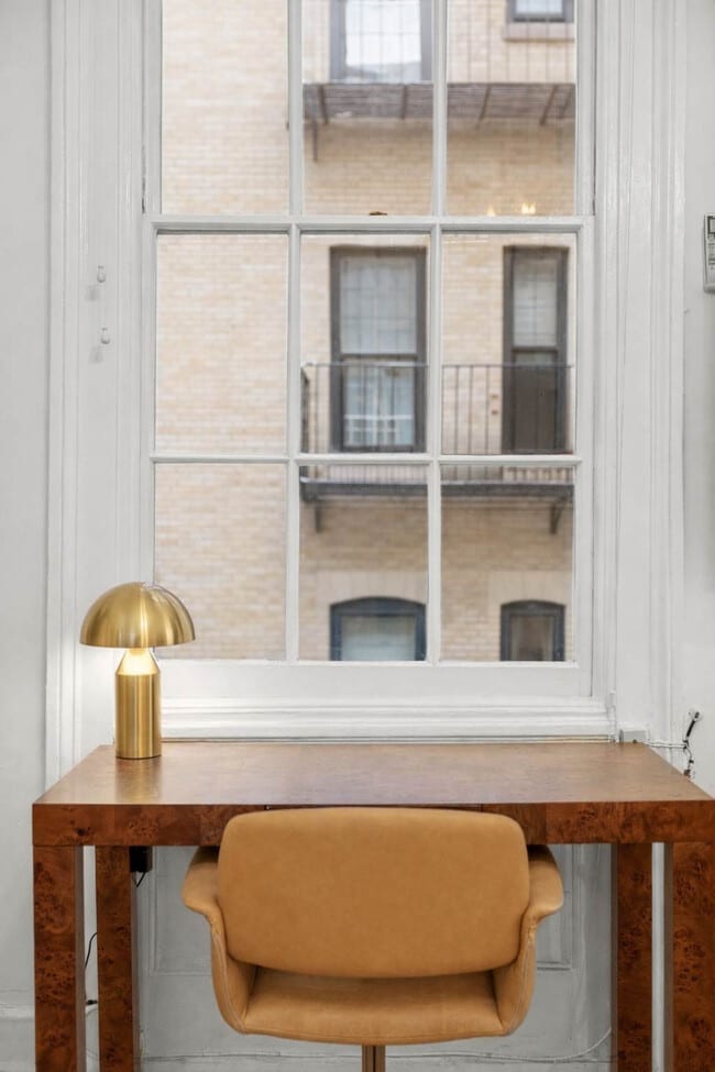 Building Photo - 3 E 9th St