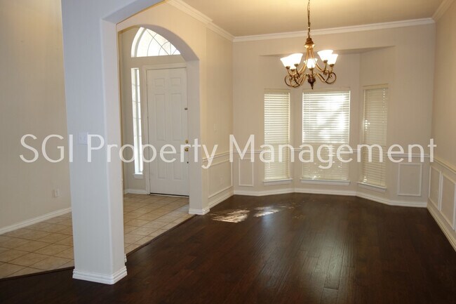 Building Photo - 6317 Day Spring Dr