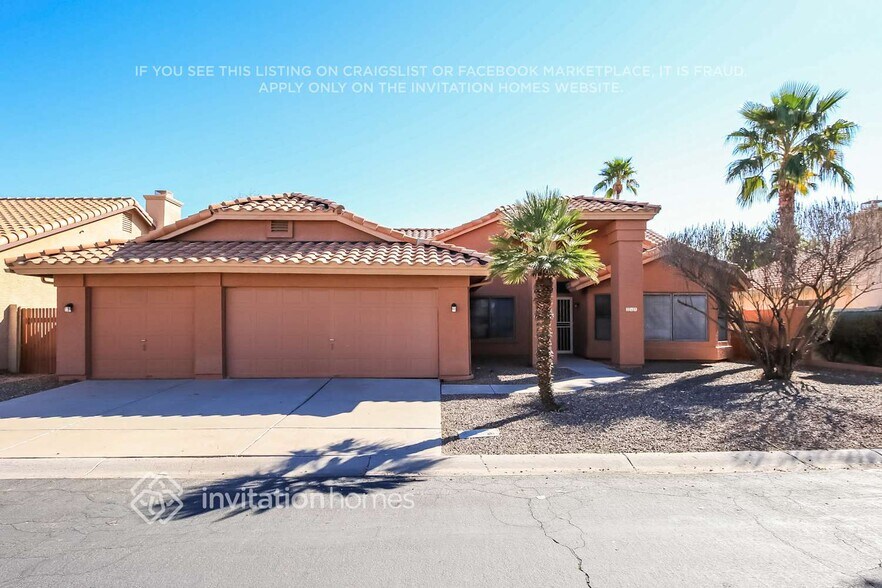 Primary Photo - 213 N Honeysuckle Ln