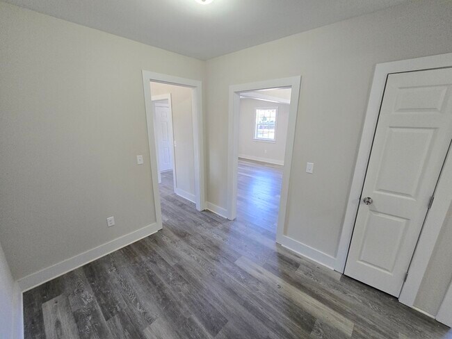 Building Photo - 9447 Peachtree St