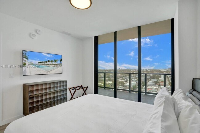 Building Photo - 580 72nd St