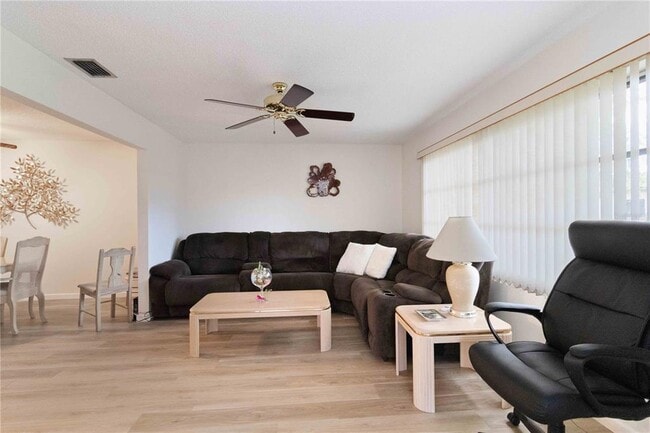 Building Photo - 6215 Green View Cir