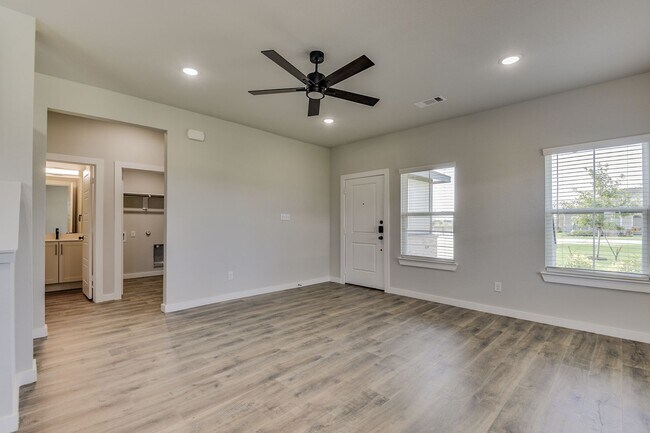 Building Photo - AVAILABLE NOW! EDGEWOOD ESTATES LUXURIOUS TRIPLEX LOCATED ON 1-ACRE LOT IN MIDLOTHIAN, TX!