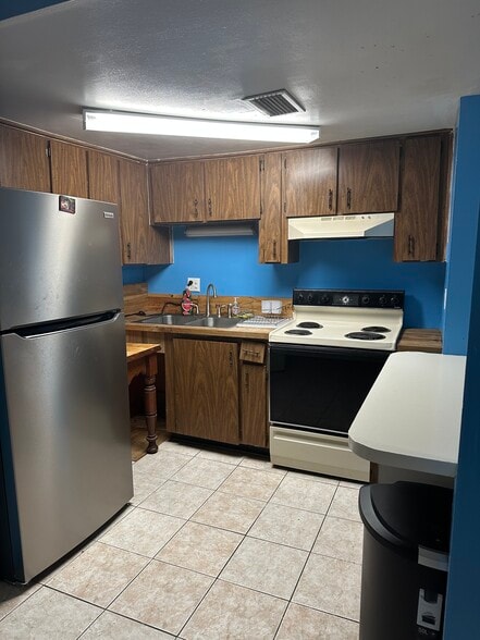 Building Photo - 8602 Champlain Ct