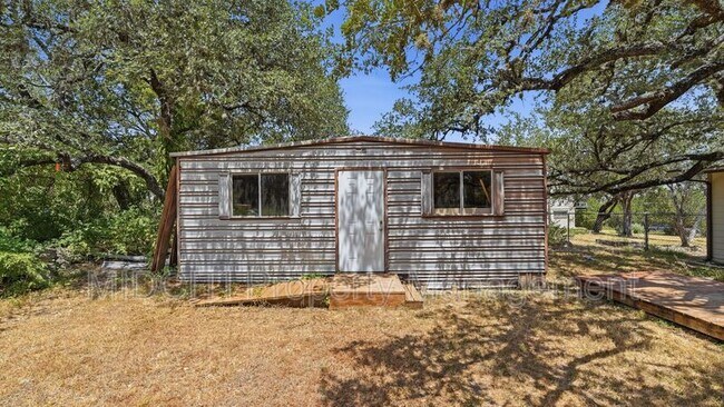 Building Photo - 701 Luehlfing Dr