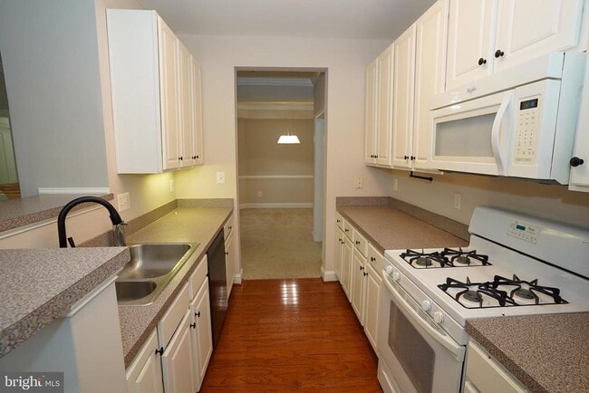 Building Photo - 2115 Ganton Green