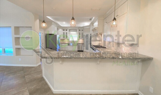 Building Photo - Beautiful 4 Bedroom- 3.5 Bathroom Home in Alamo, TX