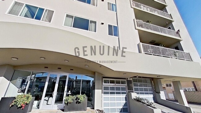 Building Photo - 2Bd 2Ba Spacious Newport Bay Front Condo