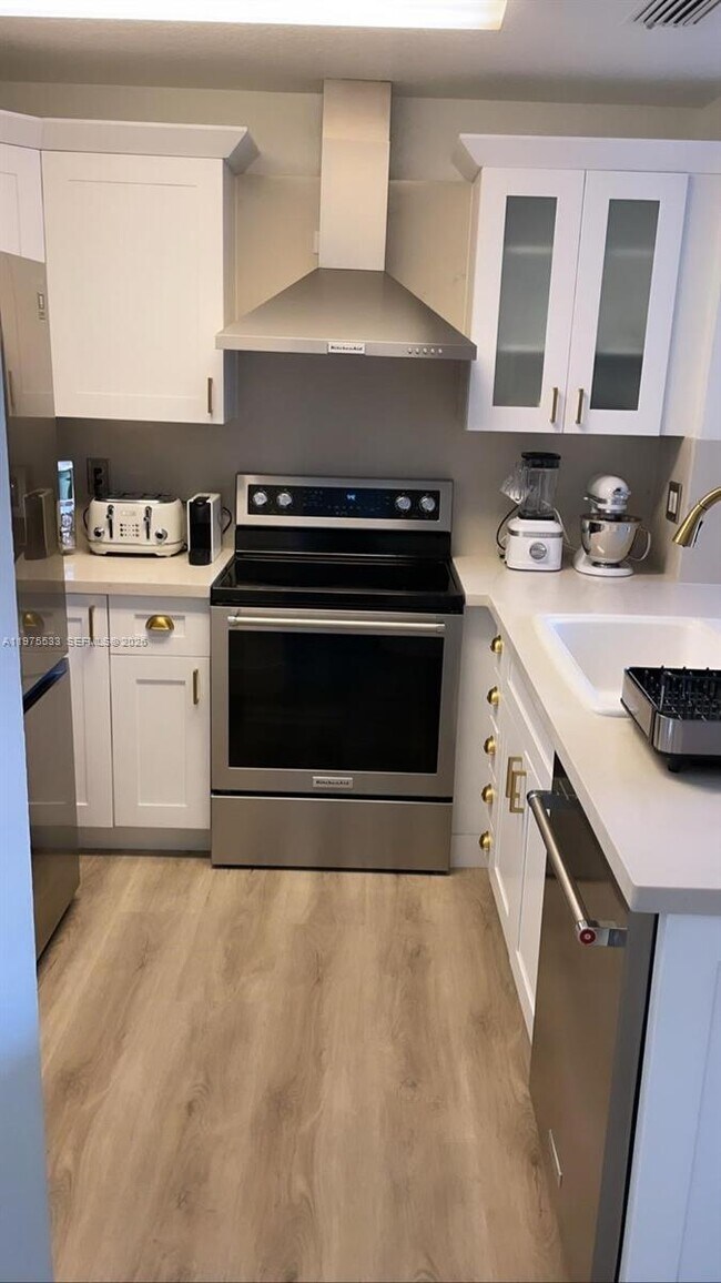 Building Photo - 6104 NW 114th Pl