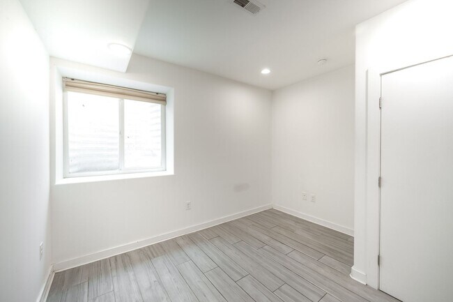 Building Photo - 1642 N Marshall St