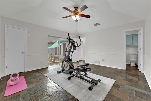 Building Photo - 9511 Robin Meadow Dr