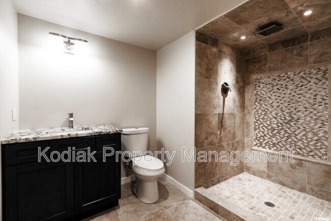 Building Photo - 2266 Brentwood Cir